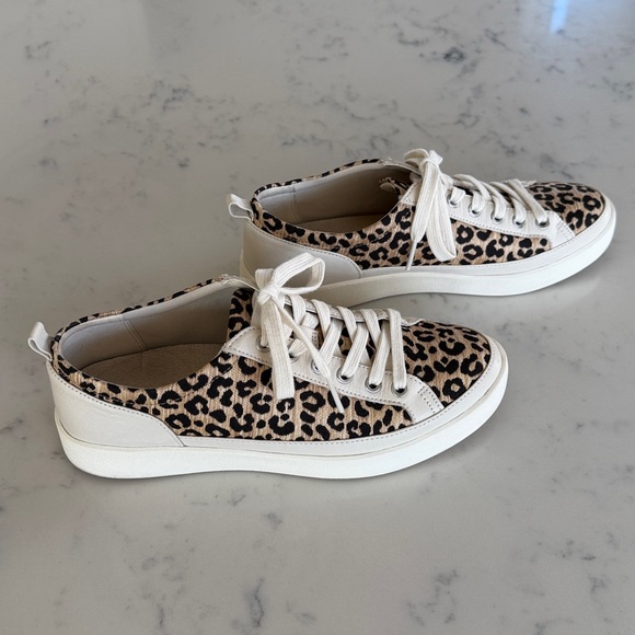 Vionic Winny Sneaker Leopard Print. - Picture 6 of 9